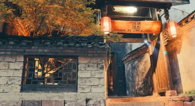 Fenghuang Zen Courtyard Retreat （ Century-old house·Hanfu Experience· thousand-year-old tree）, Rezerwuj Hotel Xiangxi Hunan