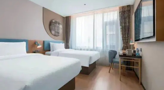 Homeinn · neo (Baoji Hongqi Road Victory Bridge North), Забронировать Отель Отели Шэньси с парковкой, Парковка