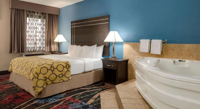 Двухместный люкс Baymont by Wyndham Muncie Near Ball State University