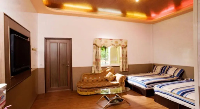 J Lin Hostel