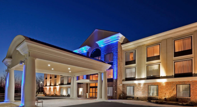 Люкс Economy Holiday Inn Express Hotel & Suites Clifton Park by IHG