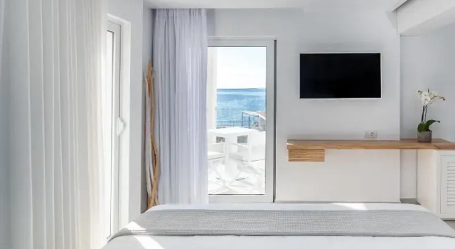 Полулюкс с балконом и с видом на море Kantouni Beach Boutique Hotel