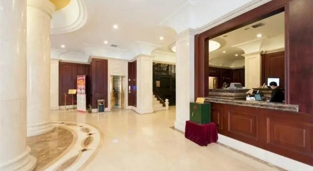 Tianjin First Hotel (Xiao Bai Lou Five Avenue Tourist Area)