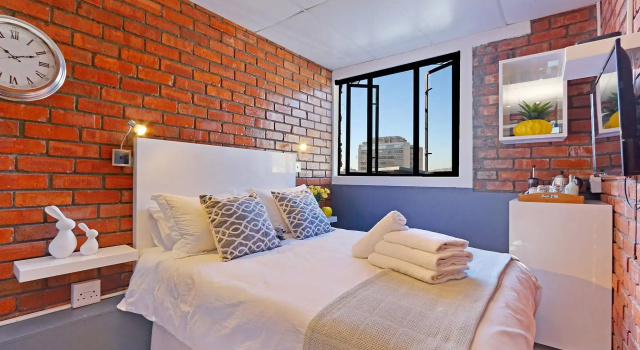 Happy Rhino Hotel