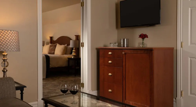 Двухместный люкс Standard с балконом The Oakwood Inn Okoboji