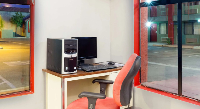 Americas Best Value Inn & Suites Bakersfield Central, Buchen Sie Hotel SPA-Hotels in Bakersfield, SPA