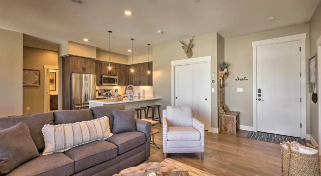 Hike & Bike! Mtn-view Condo 1 Block to Main St, Buchen Sie Ferienwohnung Winter Park 