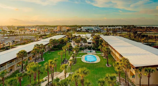 Четырёхместный номер Standard с видом на внутренний двор Four Points by Sheraton Destin - Fort Walton Beach
