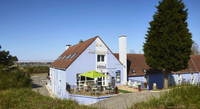 Кровать в общем номере BRIT HOTEL Le 940 Le Touquet-Etaples