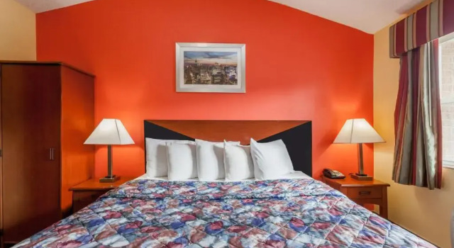 Номер Standard Travelodge by Wyndham Jersey City