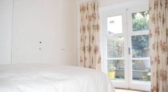 Shepherd's Bush 2 Bedroom Flat With Garden