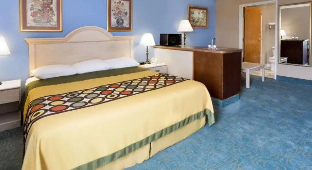 Suite Super 8 Freeport