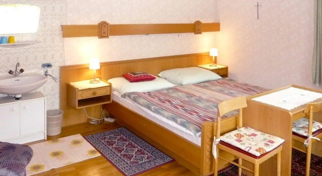 Prieger (OBL100), Book Hotel Hoteller i Oeblarn med parkering, Parkering