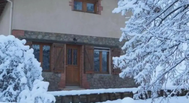 Gîte Aveizieux, 3 pièces, 5 personnes - FR-1-496-175, จอง โรงแรม Chamboeuf Rhône-Alps
