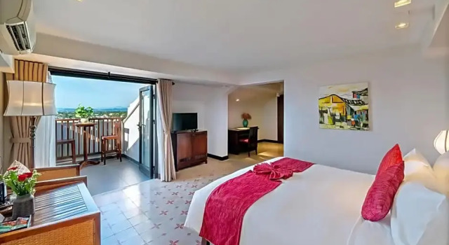Номер Deluxe с видом на реку RiverTown Hoi An Resort & Spa