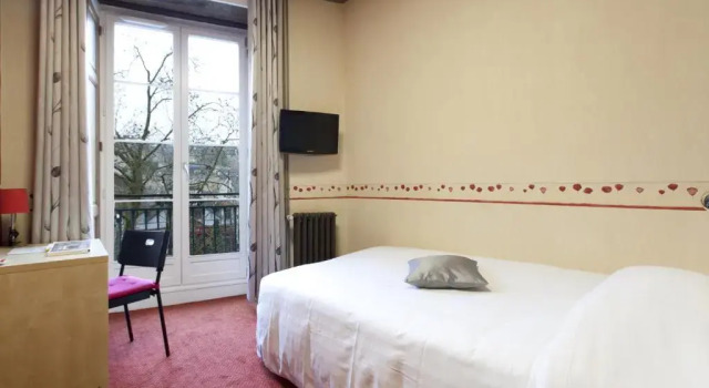 Номер Standard Logis Hôtel Duquesne