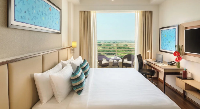 Люкс Business Sandal Suites by Lemon Tree Hotels