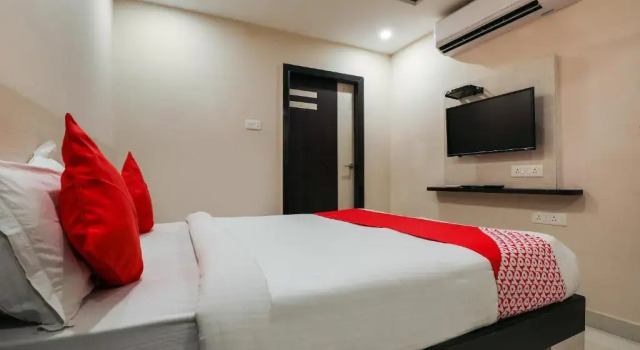 Номер Standard OYO 9804 Hotel SR Residency