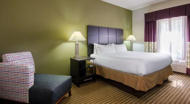 Люкс Holiday Inn Express Hotel & Suites Mooresville - Lake Norman by IHG