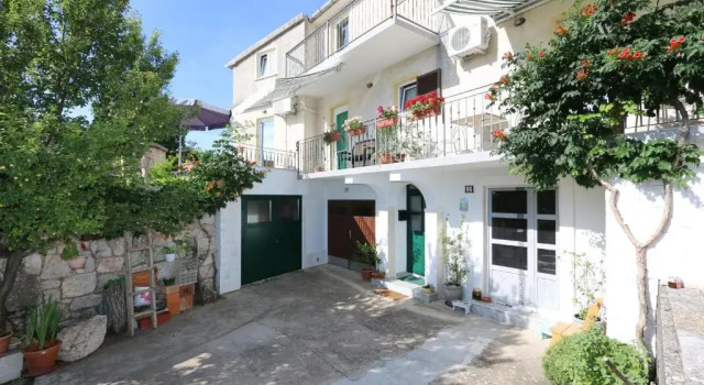 Apartment Josip, Prenota Appartamento Hotel a Isole Quarnerine con parcheggio, Parcheggio