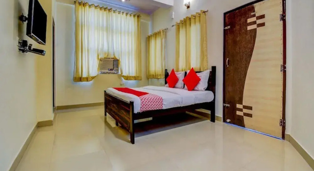 OYO Flagship 22942 Hotel Opal