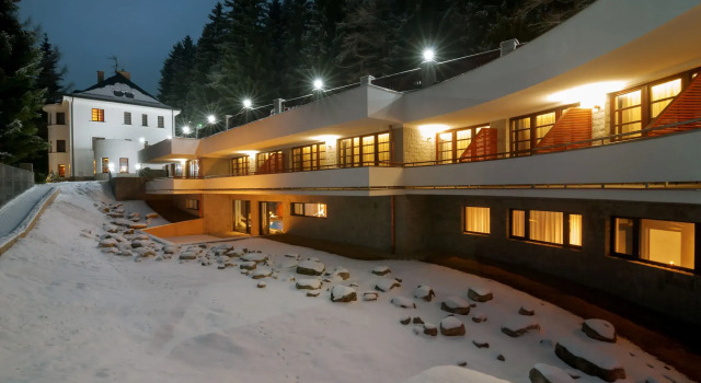 Hotel Bedriska Wellness Resort & Spa, Забронировать Курортный отель Отели Шпиндлерув-Млин с парковкой, рядом с Горнолыжный курорт Шпиндлерув-Млин, Парковка