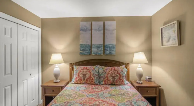 Attractive Condo Pool Across From Beach Access