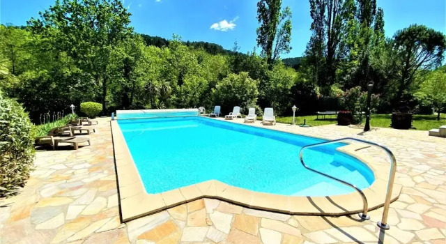 Трёхместный номер Standard Gîte et chambre d'hôtes LE MERCOIRE, piscine chauffée et jacuzzi