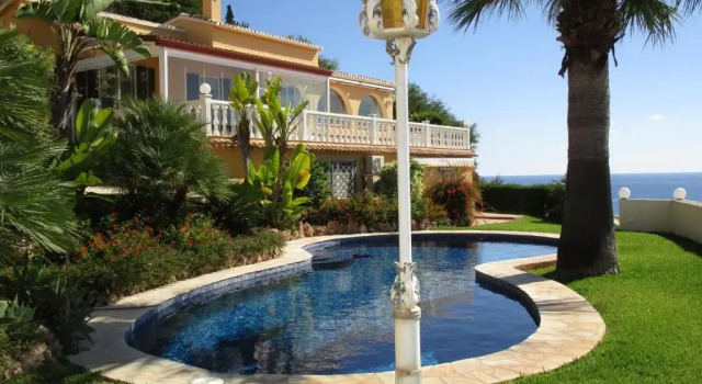 Вилла 1. Meeresline Villa mit privat Pool