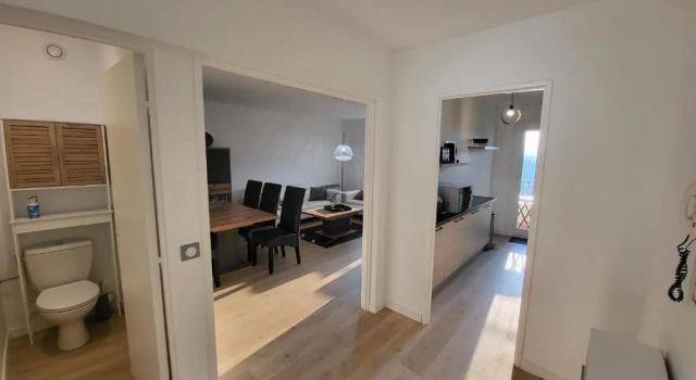 T3 avec magnifique vue montagne, 3 étoiles, piscine et parking, clim