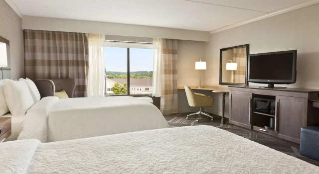 Четырёхместная студия Hampton Inn & Suites Manchester-Bedford