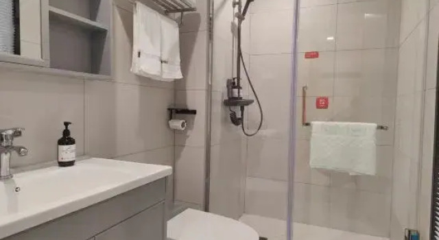 Семейный люкс Deluxe Junyi Hotel (Yucheng Shenglizhen)