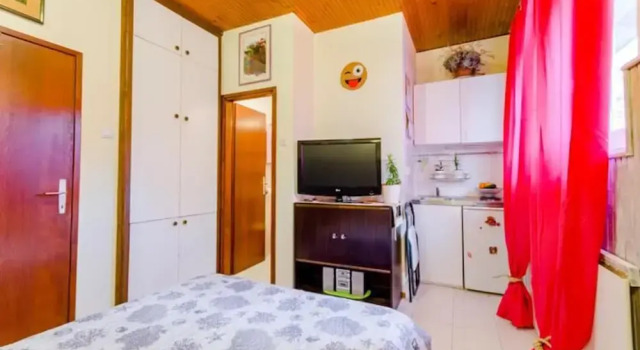 Studio Apartment Silvana - Studio Apartmen Near the Park, Prenota Appartamento Hotel a Croatian Islands con parcheggio, Parcheggio