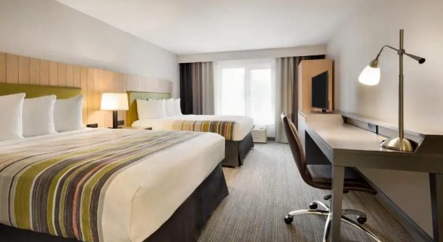 Четырёхместный номер Standard Country Inn & Suites by Radisson, San Diego North, CA