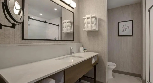 Номер Standard с видом на город Hampton Inn by Hilton Montreal Downtown