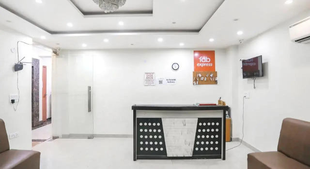 FabExpress Royal Stay, Забронировать Отель Бизнес-отели Грейтер-Нойда, 4* 5*