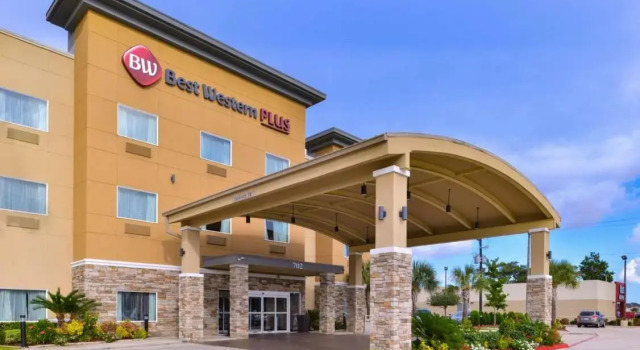 Кровать в общем номере Best Western Plus Lake Jackson Inn & Suites