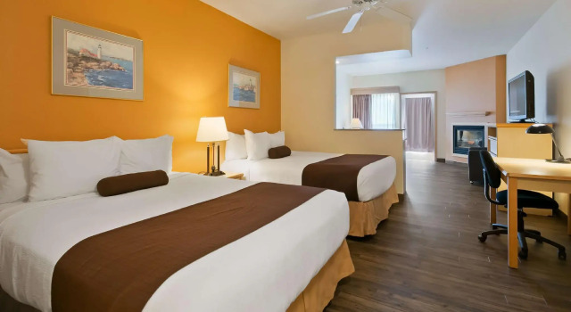 Четырёхместный номер Standard с красивым видом из окна Lighthouse Suites Inn