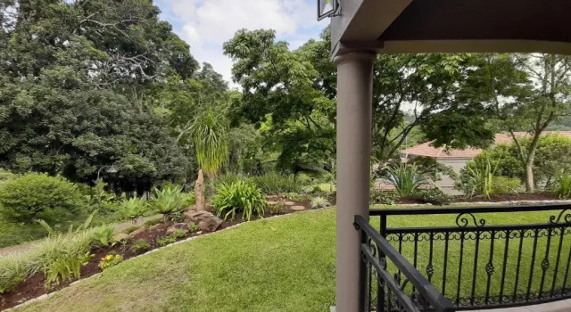 Коттедж с 2 комнатами 2 Bed Cottage at 6 Churchill Lane.