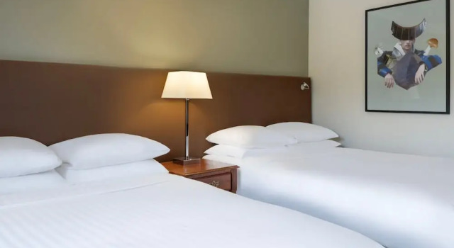 Четырёхместный семейный номер Standard Delta Hotels by Marriott Huntingdon