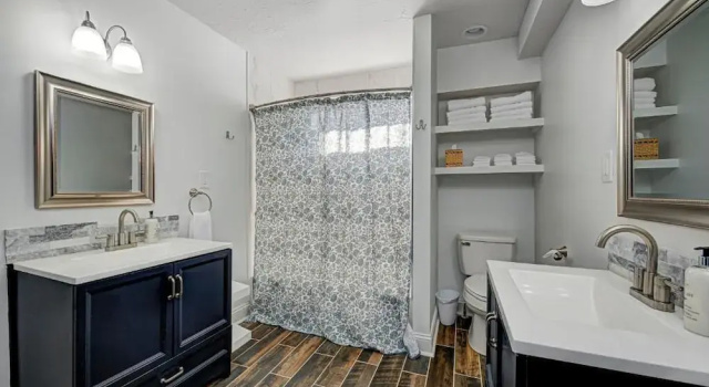 Коттедж с видом на город Spacious Home for Groups with Hot Tub in Indy