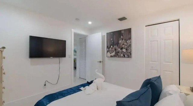 Номер Standard RENOVATED 2 Bd with Private Hot Tub 6 min to HARDROCK CASINO