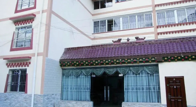 Jiuzhaigou Yixinyuan Hotel, Prenota Hotel Hotel a Ngawa con parcheggio, Parcheggio