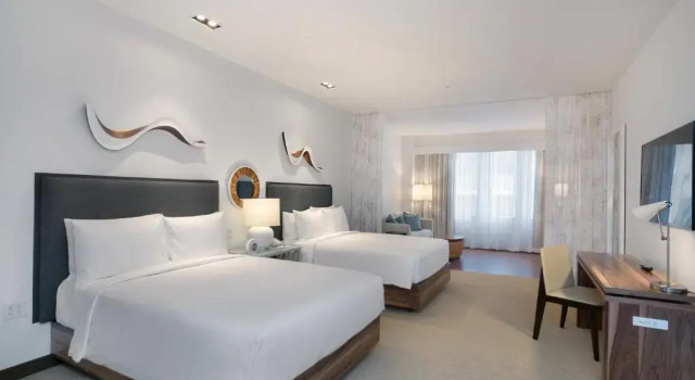 Четырёхместный люкс с видом на город Hyatt Centric Waikiki Beach