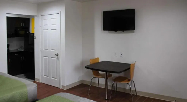 Четырёхместный номер Deluxe Studio 6-Houston, TX - East