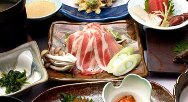 Kusatsu Onsen Ideyusou, Забронировать Отель Отели Кусацу с парковкой, рядом с Лыжный курорт Кусацу Онсэн, Парковка