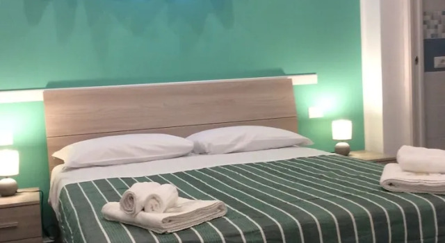 Номер Economy Naxos Laguna Beach