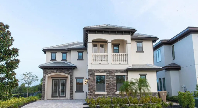 Luxury Home in Bears Den Near Disney with Private Pool, Movie Room, Pool Table & Resort Amenities - 7924JC, Забронировать Курортный отель Отели Киссимми с парковкой, рядом с Osceola Square Mall, Парковка