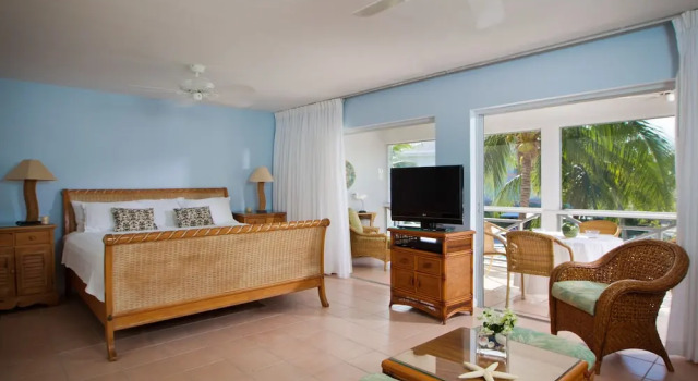 Полулюкс Ocean Club East, Grace Bay Beach