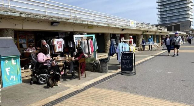 Апартаменты Worthing Beach 180 - 2 bed Seafront With Parking